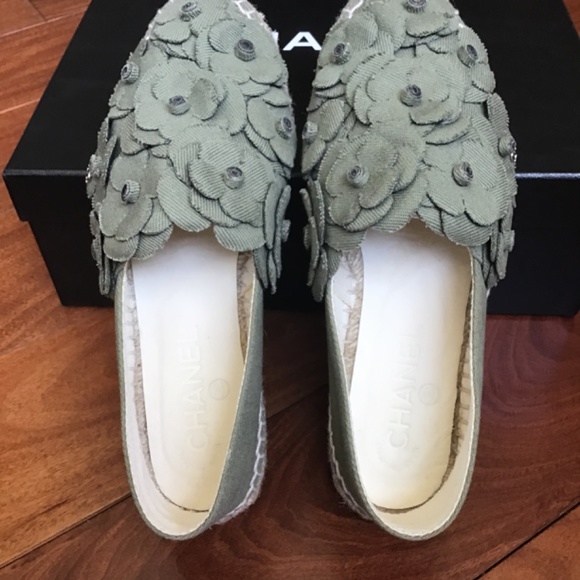Chanel Green Classic Cc Camelia Flower Slip on Espadrilles Flats - Picture 4 of 9